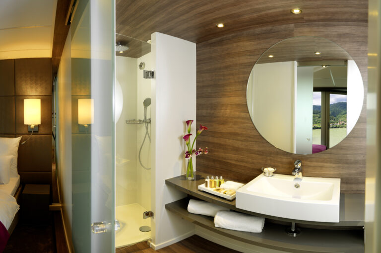 04 Amadeus Silver Suite Bathroom 768x509